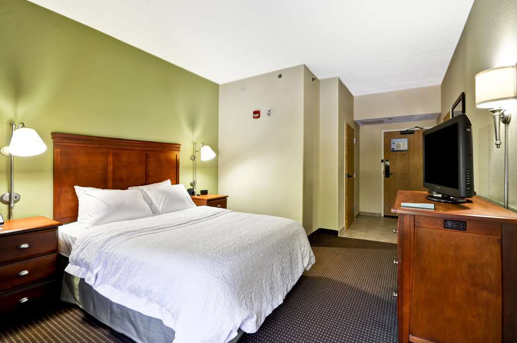 Hampton St. Louis - Westport 3*