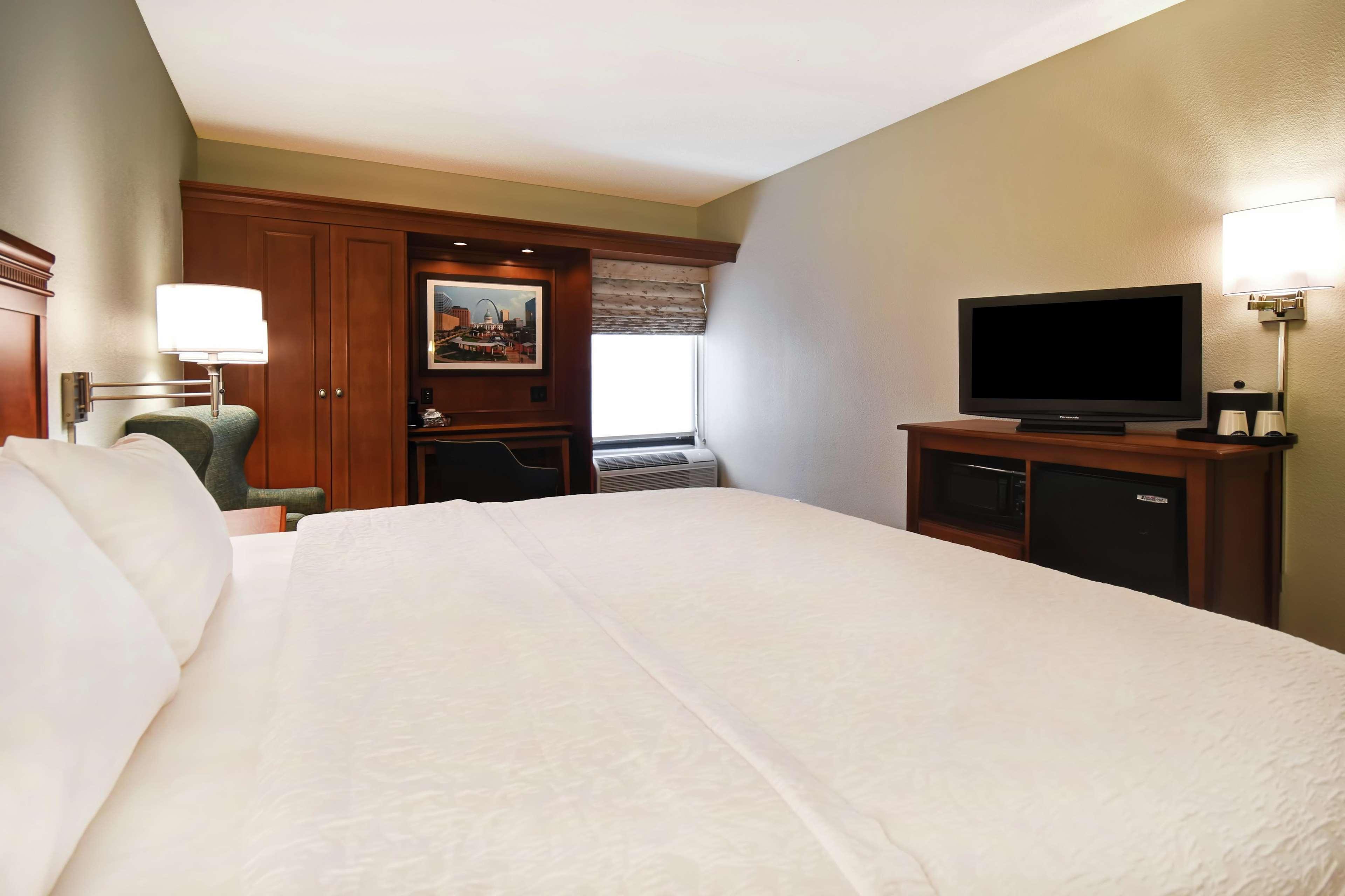Hampton St. Louis - Westport 3*
