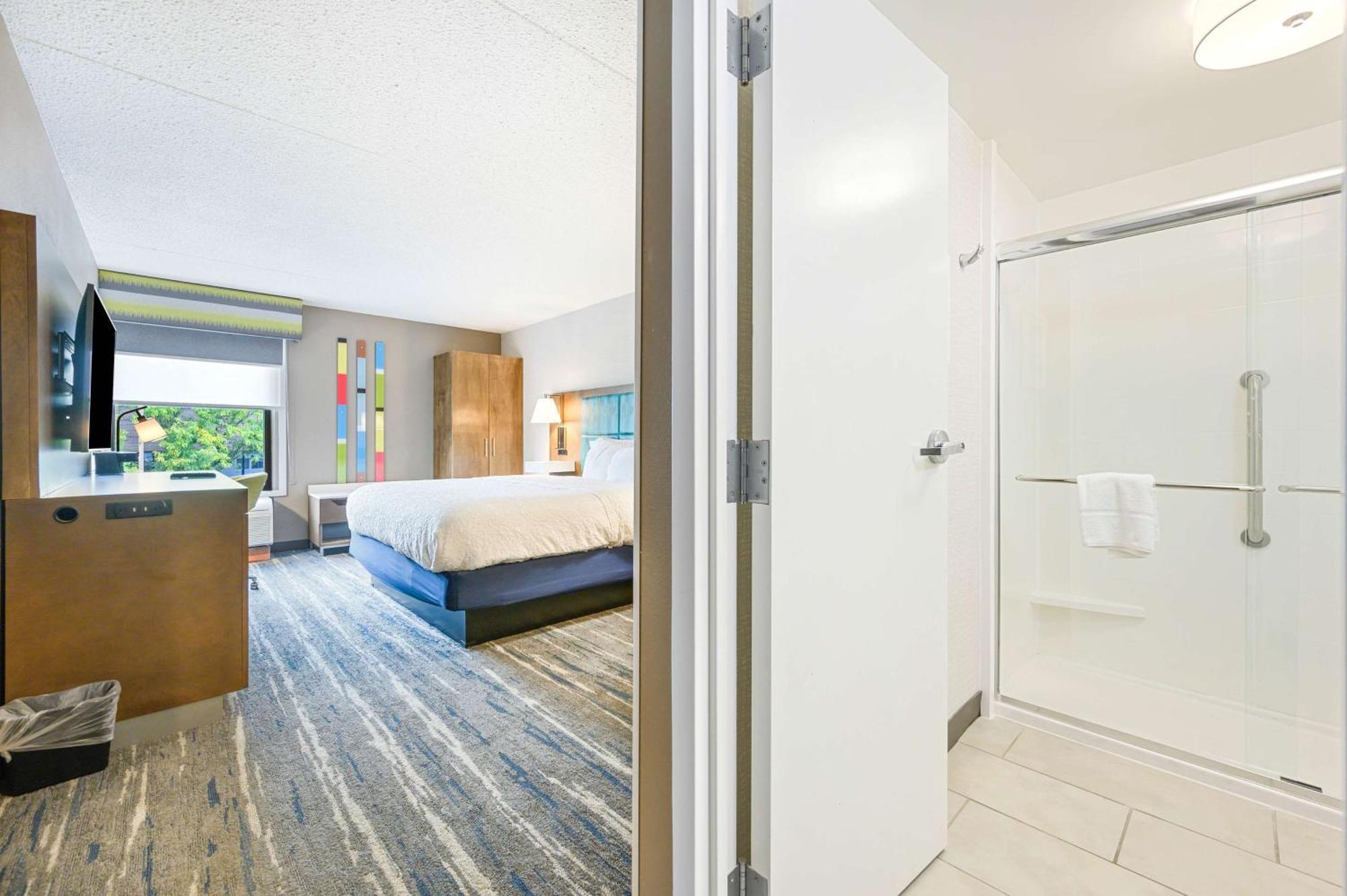 Hampton St. Louis - Westport 3*